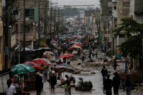 Huracán Matthew cobra 6 vidas y aísla parte de Haití y se dirige hacia Cuba y Florida